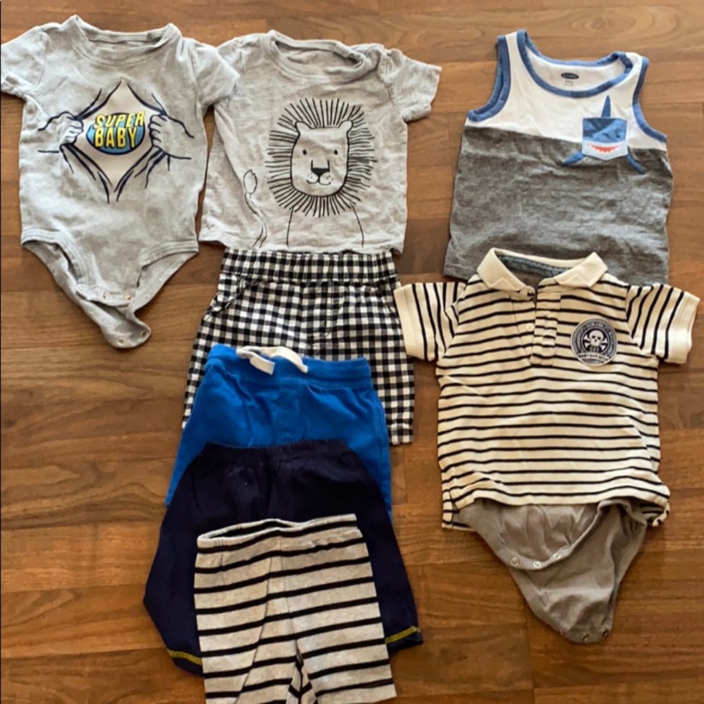 10 pieces Mix and match tops and shorts
